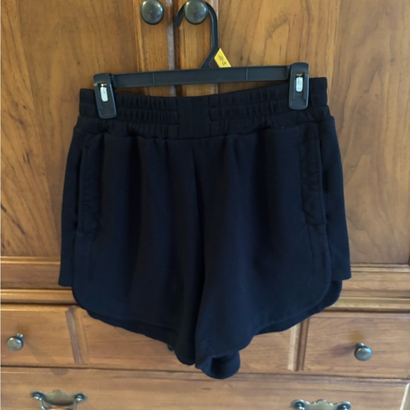 Varley High Rise Short - Picture 1 of 5